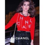 Chanel Women Mini Flap Bag with Top Handle Grained Calfskin Gold Tone Metal White - Imagen 10