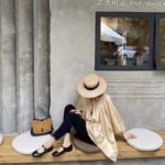 Gucci GG Women Jackie 1961 Small Shoulder Bag Camel Straw Effect Fabric Blue Leather – Bild 8