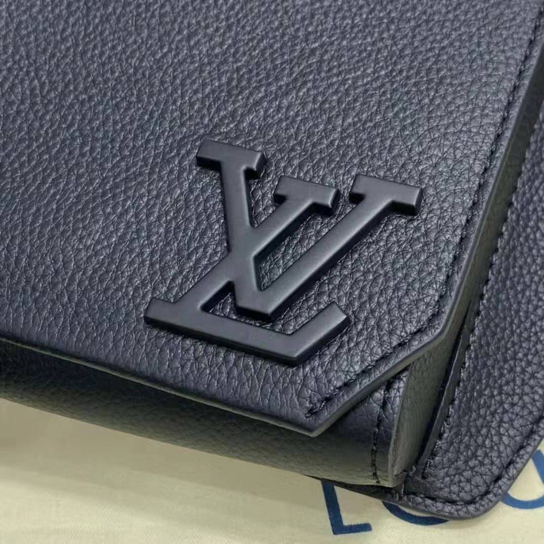 Louis Vuitton LV Aerogram Messenger Black Grained Calf Cowhide Leather ...