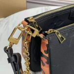 Louis Vuitton LV Unisex Black Multi Pochette Accessoires Embossed Supple Grained Cowhide - Imagen 8