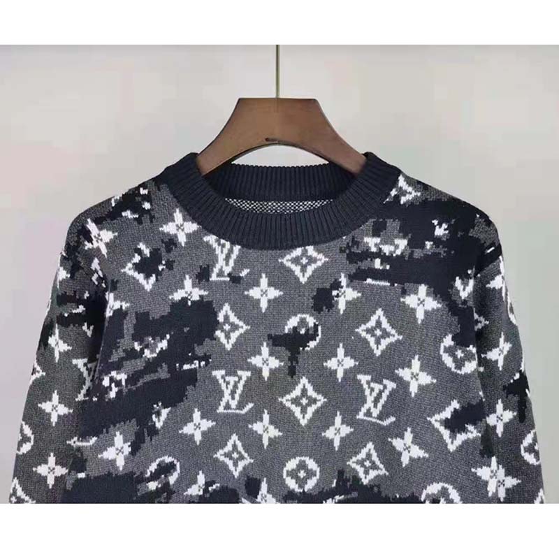 Louis Vuitton Men's Gray Cotton Epi Crewneck Sweater – Luxuria & Co.