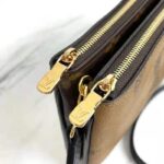 Louis Vuitton LV Unisex Double Zip Pochette Monogram Giant Reverse Monogram Coated Canvas - immagine 7