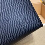 Louis Vuitton LV Unisex Pochette Voyage MM Taiga Leather Zip Closing System – Bild 10