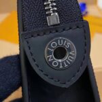 Louis Vuitton LV Unisex Pochette Voyage MM Taiga Leather Zip Closing System – Bild 12