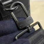 Louis Vuitton LV Unisex S Lock Messenger Black Monogram Embossed Taurillon Cowhide Leather - immagine 9