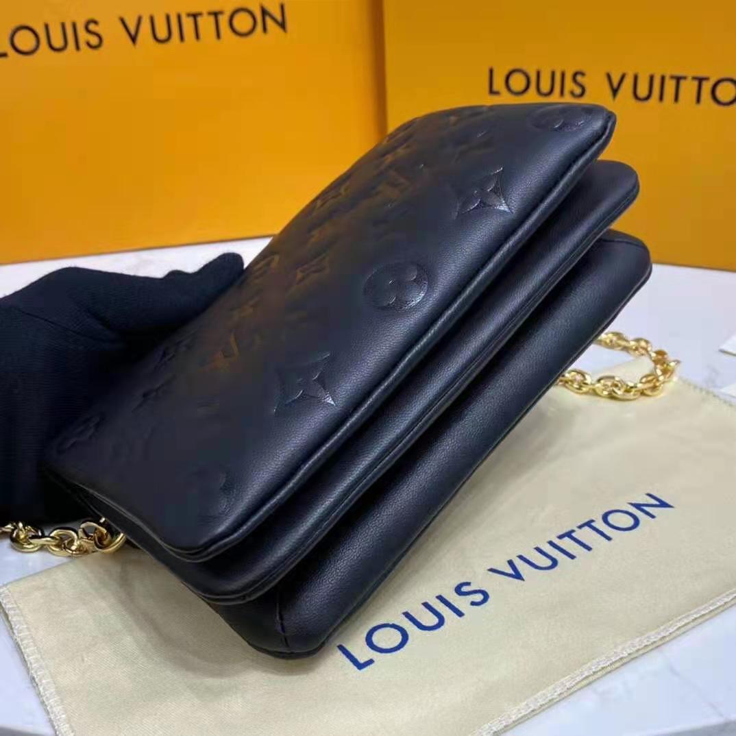 Lot - LOUIS VUITTON Printemps-été 2021 Sac COUSSIN Agneau embossé Monogram  noir Anse chaîne Edge et anse bandoulière amovibles - Catalog# 694130  Hermès & Luxury Bags