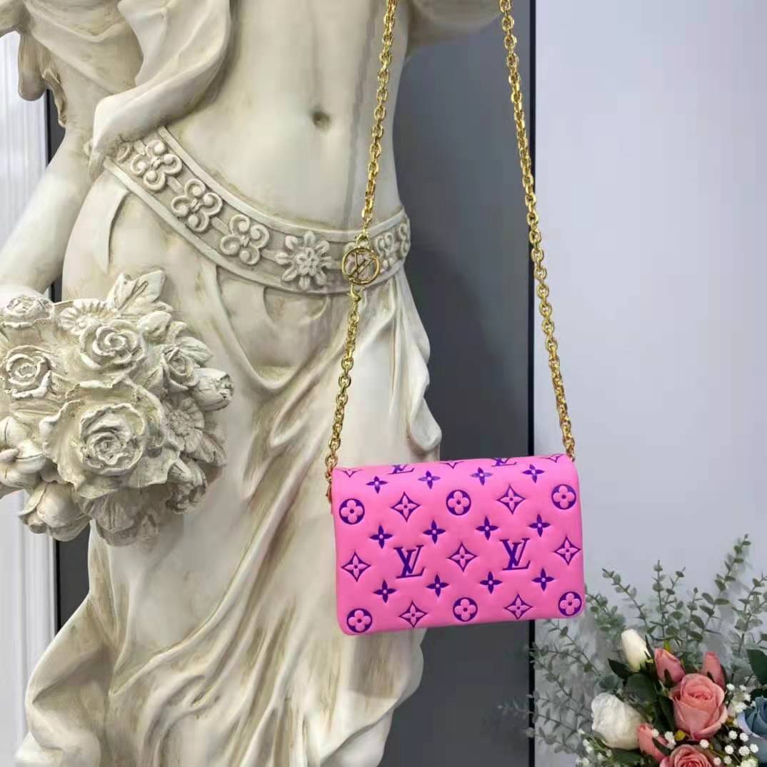 Louis Vuitton LV Pochette Coussin Pink Lambskin ref.293051 - Joli