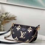 Louis Vuitton Unisex Multi Pochette Accessoires Black Cream Embossed Supple Grained Cowhide - Bild 4