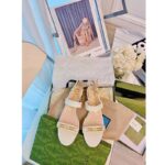 Gucci GG Women Sandal with Chain-Shaped Heel Butter Colored Leather with Off-White - immagine 3