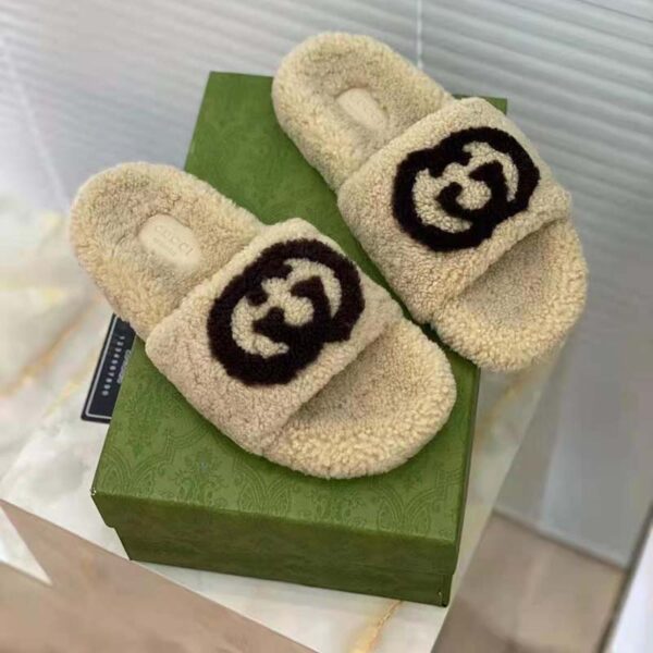 Gucci GG Women Slide Sandal with Interlocking G Light Brown Interlocking G Merino Wool (9)