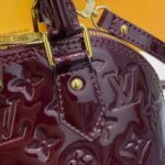 Louis Vuitton LV Unisex Alma BB Handbag Amarante Red Monogram Vernis Embossed Patent Calf Leather - Imagen 7