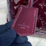 Louis Vuitton LV Unisex Alma BB Handbag Amarante Red Monogram Vernis Embossed Patent Calf Leather - Imagen 8