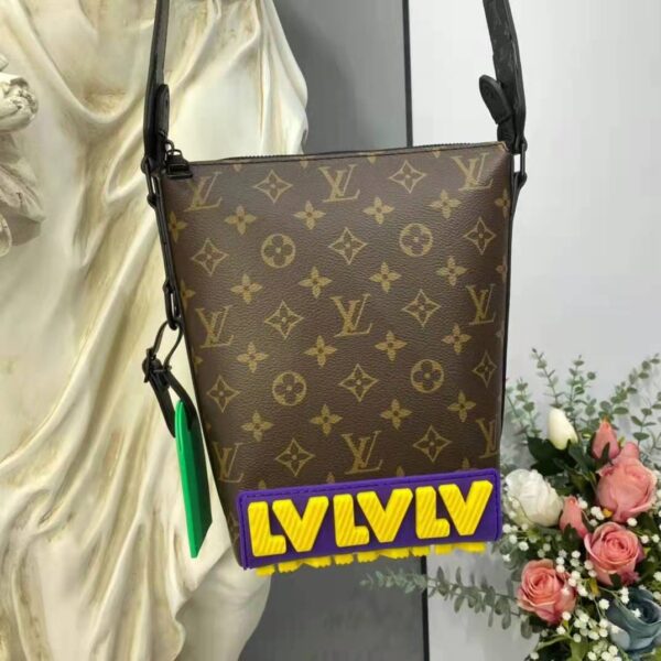 Louis Vuitton LV Unisex Cruiser Messenger Monogram Coated Canvas Cowhide Leather (4)