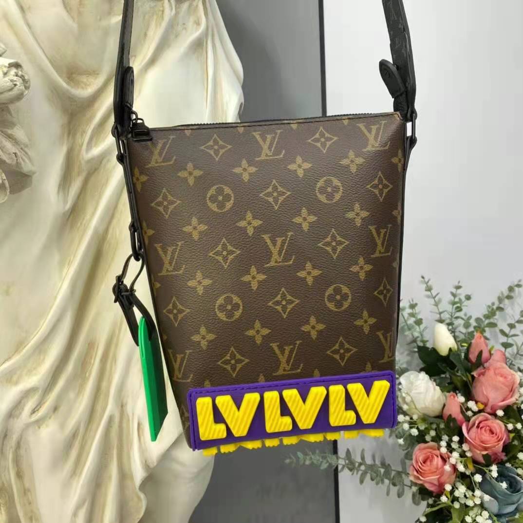 LV LV Unisex Cruiser Messenger Monogram Coated Canvas Cowhide