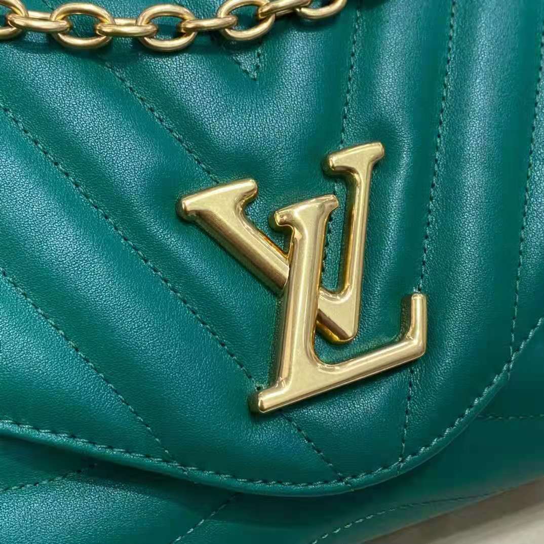 LOUIS VUITTON Calfskin New Wave Chain Bag MM Emerald 1265234