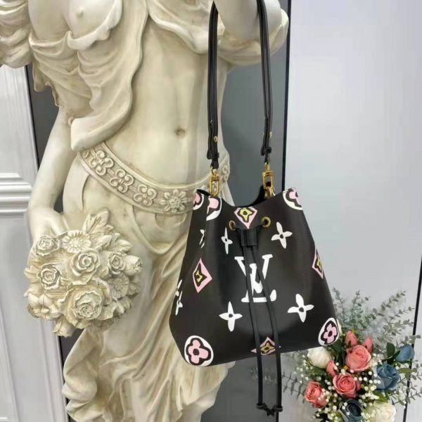 Louis Vuitton LV Women NéoNoé MM Bucket Bag Black Monogram Coated Canvas (3)