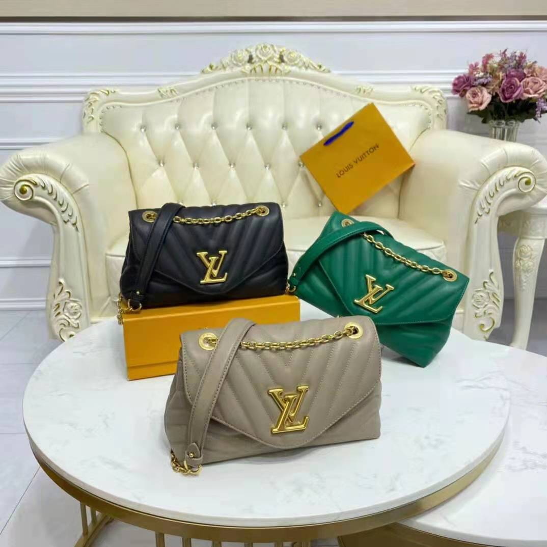 LOUIS VUITTON Calfskin New Wave Chain Bag MM Emerald 1309548