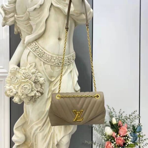 Louis Vuitton LV Women New Wave Chain Bag Handbag Sandy Smooth Cowhide Leather (11)