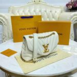 Louis Vuitton LV Women New Wave Chain Bag Handbag White Smooth Cowhide Leather – Image 7