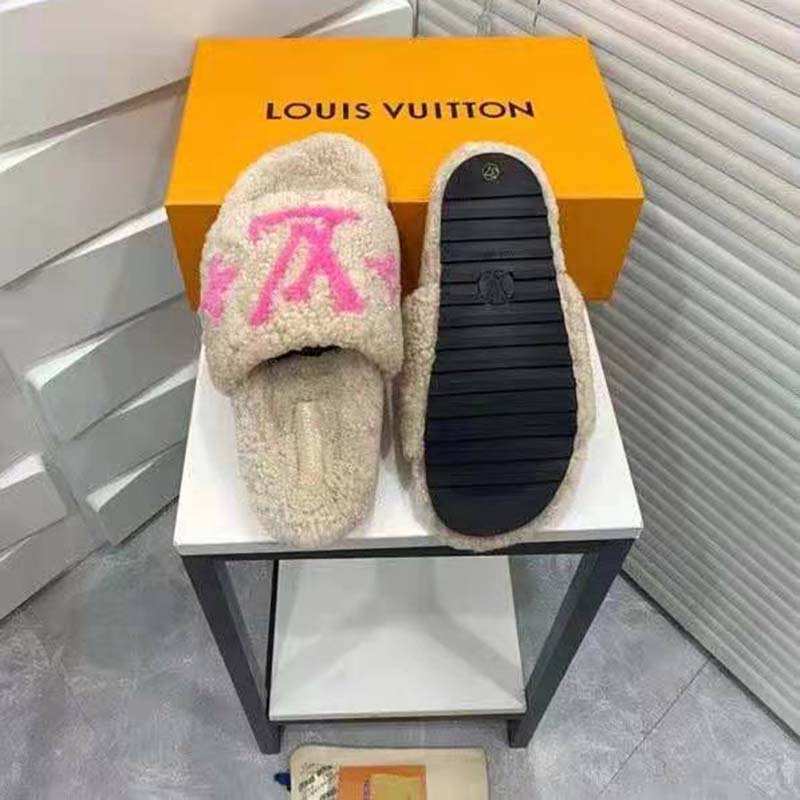 Replica Louis Vuitton Paseo Flat Comfort Mules In Beige Shearling