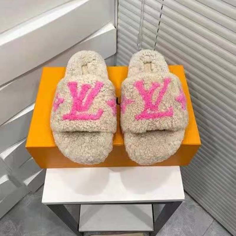 Brand New authentic Louis Vuitton Pink Monogram Paseo Flat Comfort Sandals  (Size: Euro 39, woman's 8) for Sale in Valley Stream, NY - OfferUp