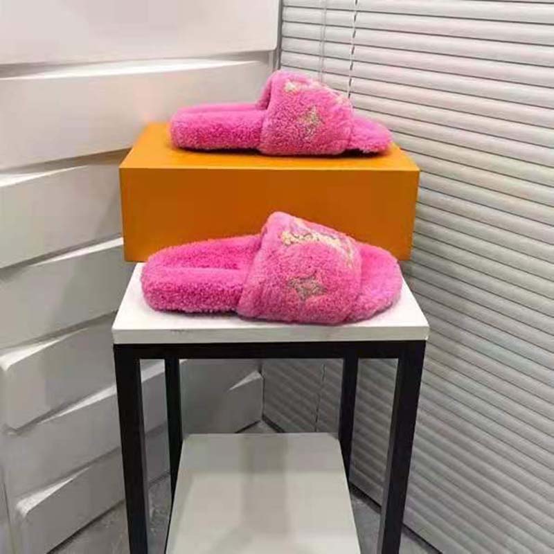 Replica Louis Vuitton Paseo Flat Comfort Mules In Pink Shearling