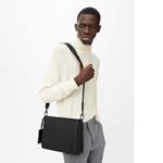 Louis Vuitton LV Unisex Aerogram Messenger Black Grained Calf Cowhide Leather - immagine 10