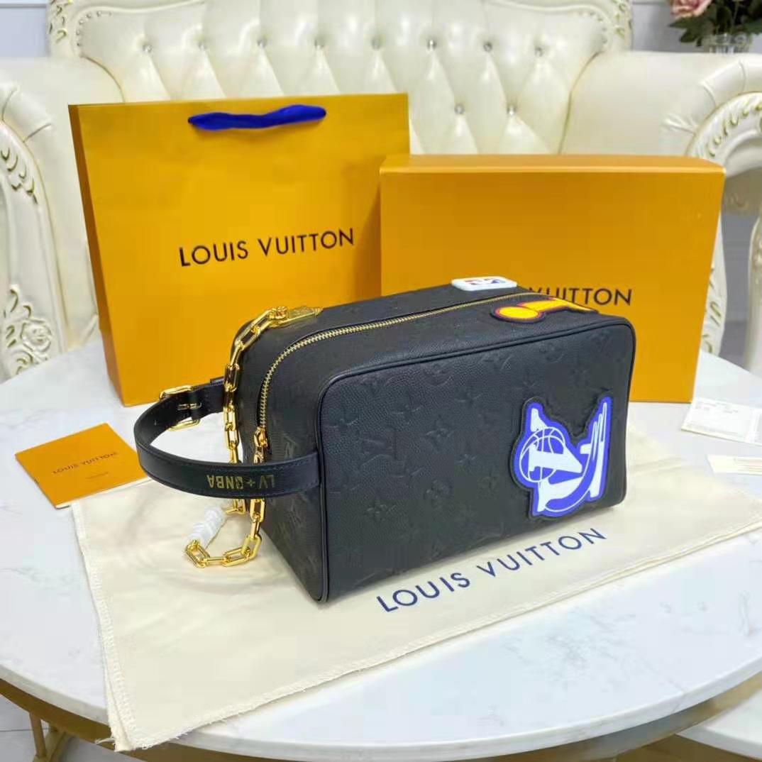 Louis Vuitton x NBA Cloakroom Dopp Kit Limited Edition in Berlin - Köpenick