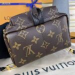 Louis Vuitton LV Unisex Palm Springs Mini Monogram Coated Canvas Textile Lining - immagine 4