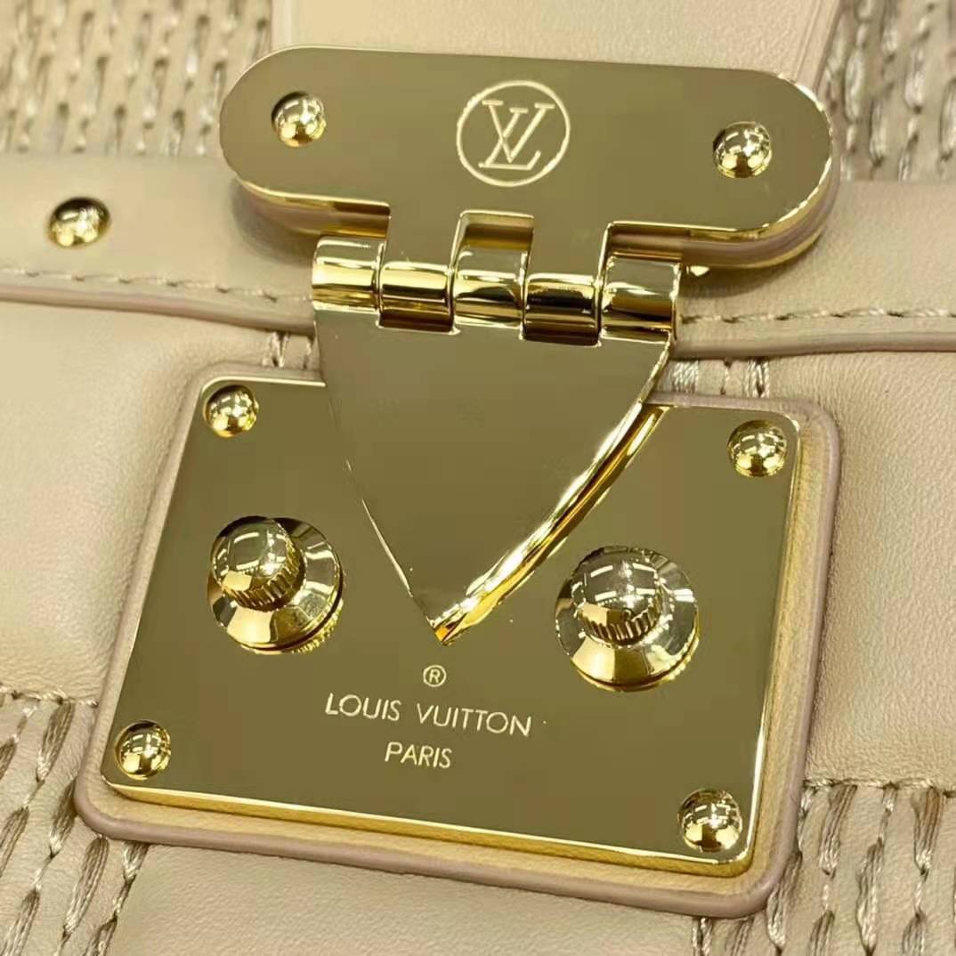 Louis Vuitton Pochette Troca Bag Damier Quilt Lamb Leather With