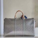 Louis Vuitton LV Unisex Keepall Bandoulière 50 Bag Monogram Mirror Coated Canvas Natural Cowhide - immagine 2