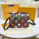 Louis Vuitton LV Unisex Pochette Metis Monogram Cameo Printed Canvas Cowhide Leather – Image 6