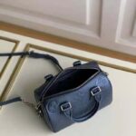 Louis Vuitton LV Unisex Speedy Bandoulière 20 Navy Nacre Embossed Grained Cowhide Leather - Imagen 4