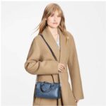 Louis Vuitton LV Unisex Speedy Bandoulière 20 Navy Nacre Embossed Grained Cowhide Leather - Imagen 11