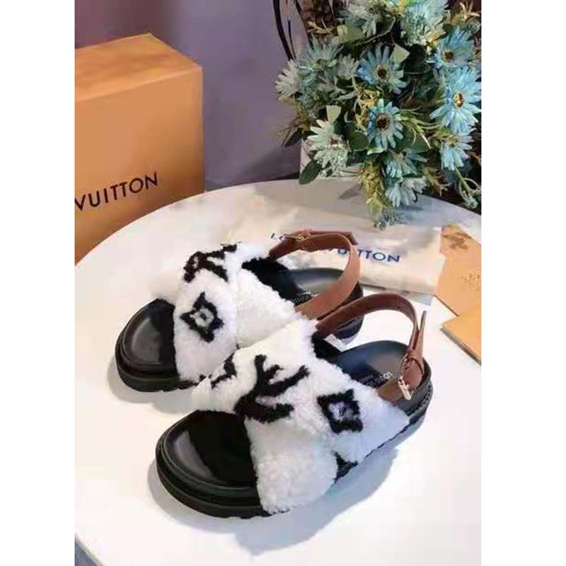 Beige LV Louis Vuitton Paseo Flat Comfort Shearling Fur Mules Slippers Size  40 - Wornright Authenticated Shopping