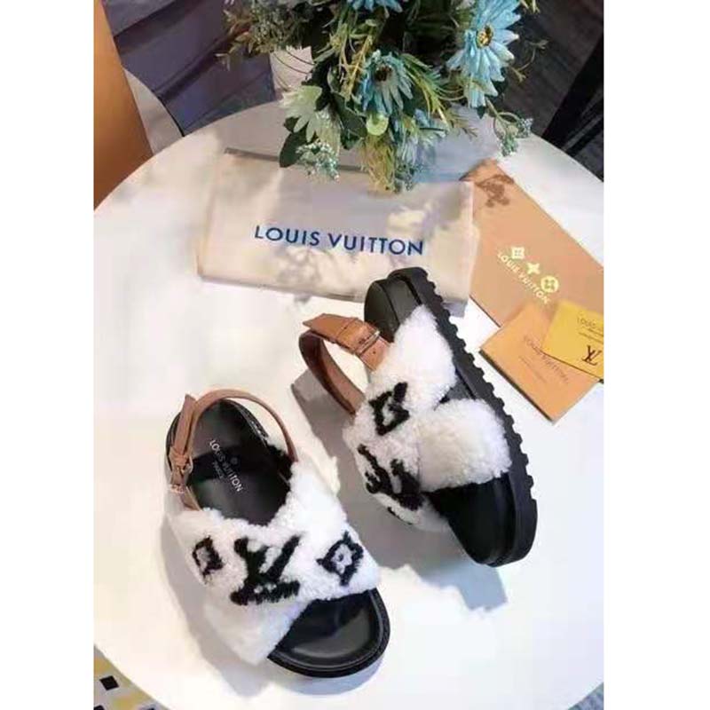 Beige LV Louis Vuitton Paseo Flat Comfort Shearling Fur Mules Slippers Size  40 - Wornright Authenticated Shopping