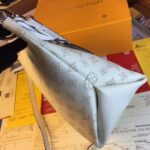 Louis Vuitton LV Women Beaubourg Hobo Bag Snow White Mahina Perforated Calf Leather – Bild 7