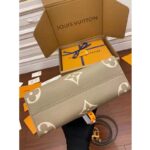 Louis Vuitton LV Women Onthego PM Tote Beige Embossed Grained Cowhide Leather – Bild 4