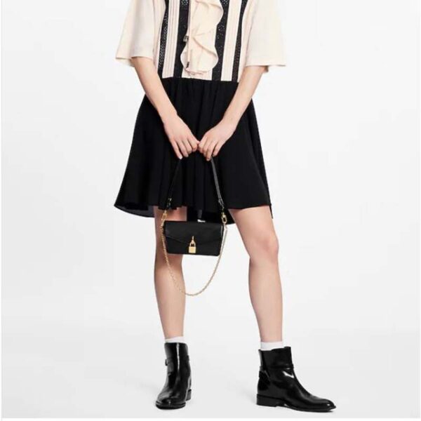 Louis Vuitton LV Women Padlock On Strap Bag Black Epi Embossed Grained Cowhide Leather (8)