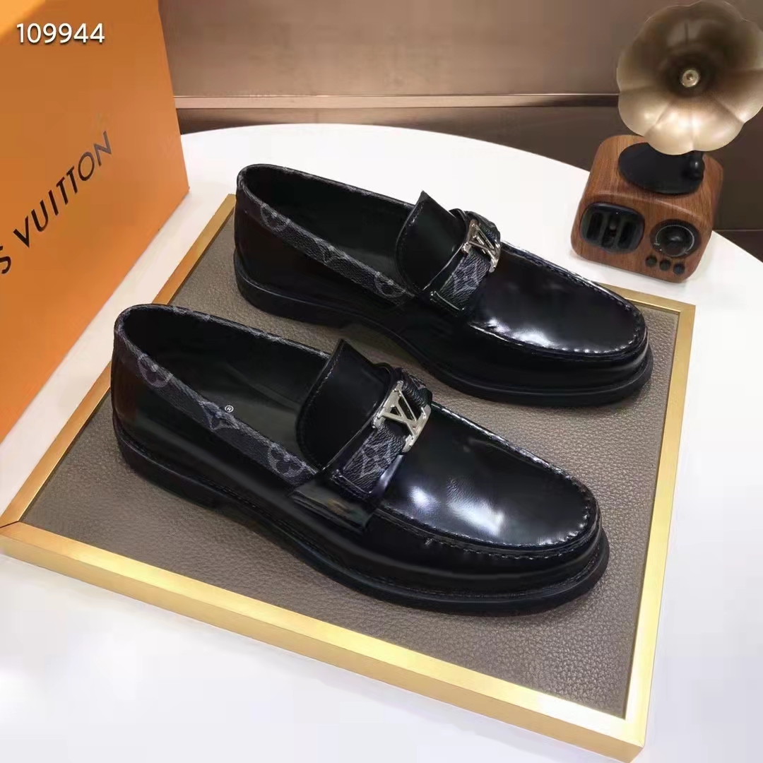 Louis Vuitton Men's Black Glazed Calf Leather Major Loafer