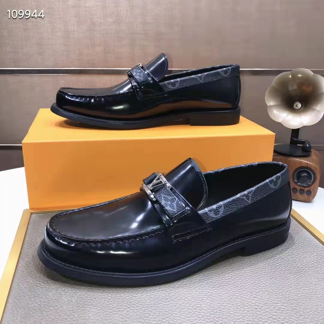 Louis Vuitton Men's Black Glazed Calf Leather Major Loafer