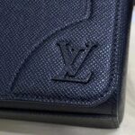 Louis Vuitton LV Unisex New Flap Messenger Black Taiga Cowhide Leather – Bild 9