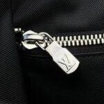 Louis Vuitton LV Unisex New Flap Messenger Black Taiga Cowhide Leather – Bild 11