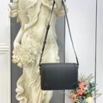 Louis Vuitton LV Unisex New Flap Messenger Black Taiga Cowhide Leather – Bild 2