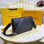 Louis Vuitton LV Unisex New Flap Messenger Black Taiga Cowhide Leather – Bild 4