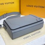 Louis Vuitton LV Unisex New Flap Messenger Grey Taiga Cowhide Leather - Bild 5