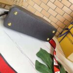 Louis Vuitton LV Women Capucines MM Handbag Noir Black Rouge Taurillon Leather - immagine 5