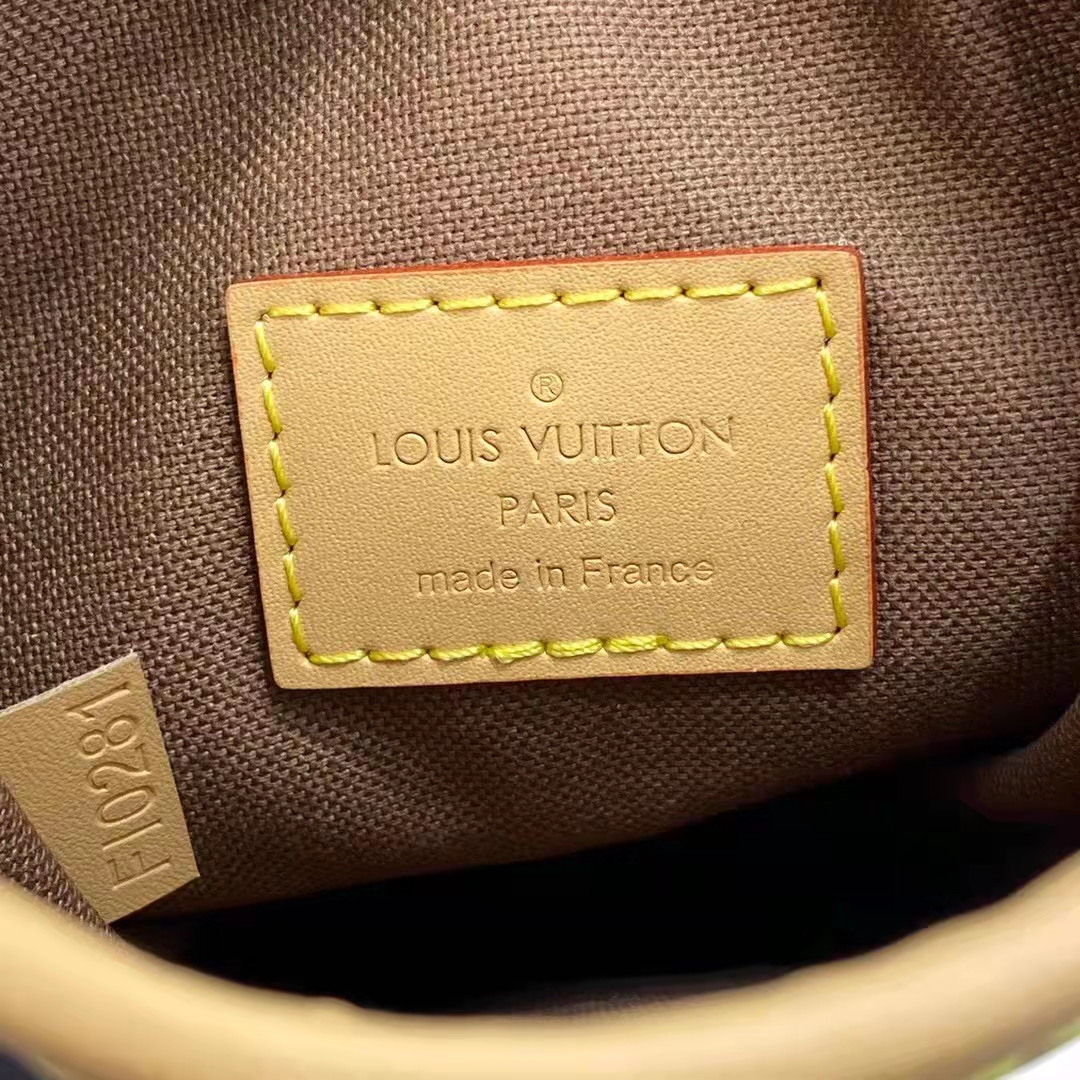 Louis Vuitton® Fold Me Pouch Monogram. Size