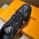Louis Vuitton Unisex LV Trainer Sneaker Black Monogram Denim Rubber Outsole - Imagen 8