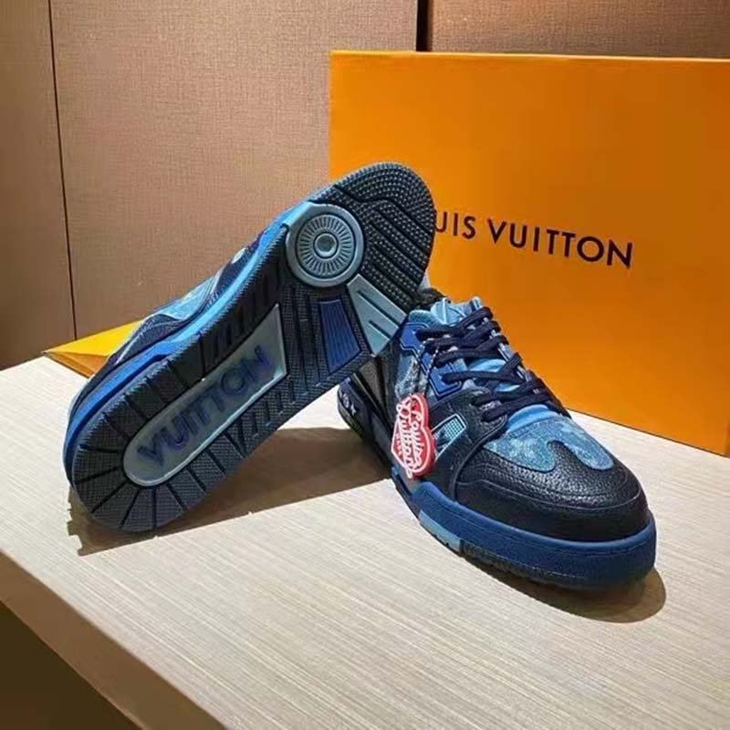 Trainers Louis Vuitton Blue size 39 EU in Rubber - 26182624
